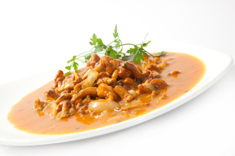 Pfifferlinge mit Speck und Zwiebeln